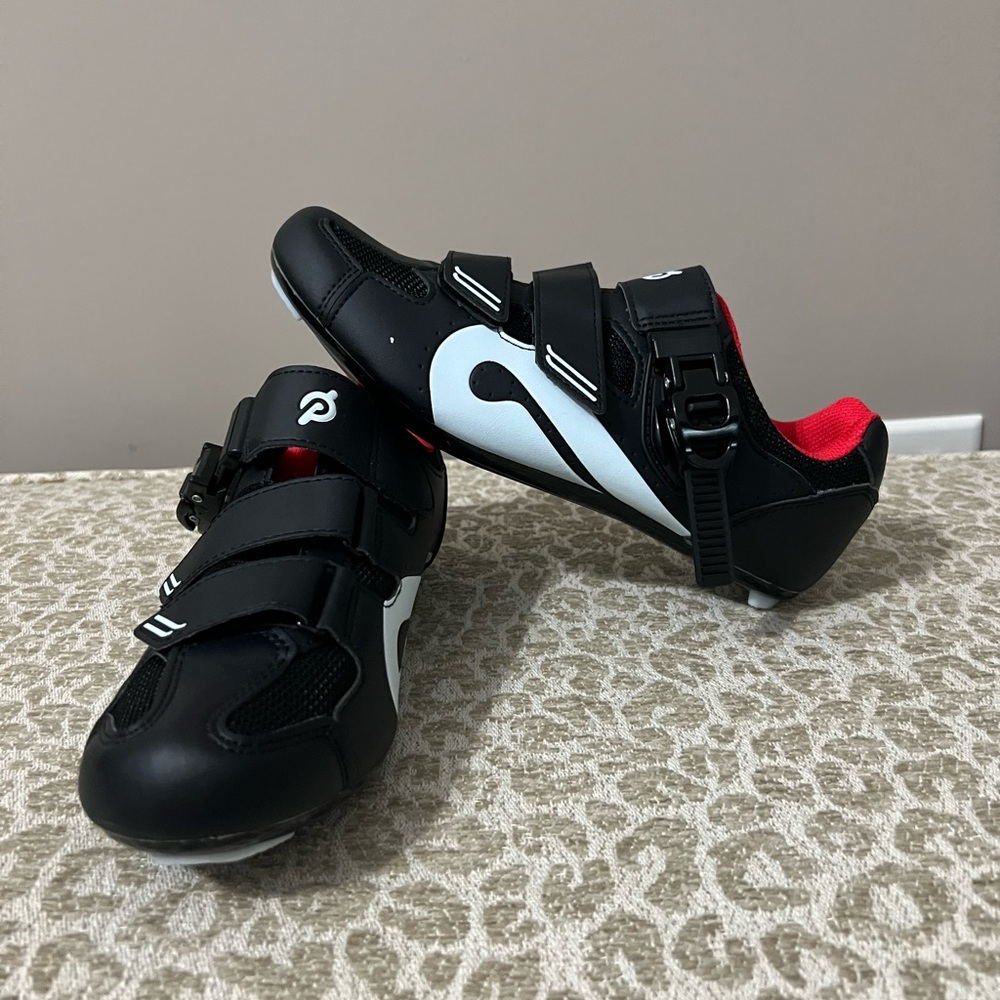 Peloton size 40 cycling shoes